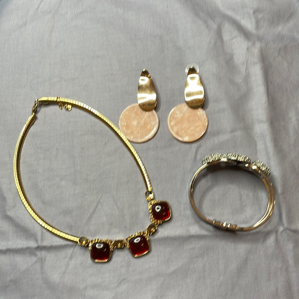Miscellaneous 5 pieces of jewelry